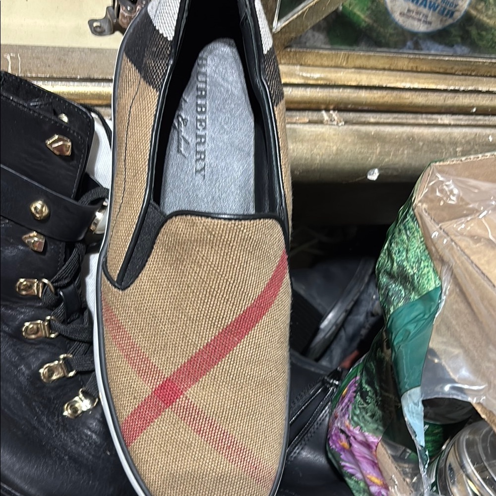 Burberry Tan and Red Loafers Slip-Ons
